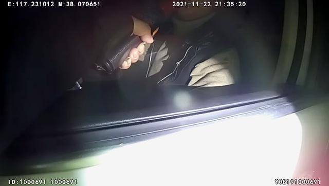 酒精測試儀逃避方法，男子酒駕被查“花式”吹氣逃避處罰