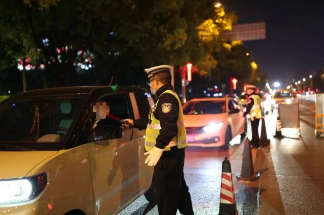 酒精測試儀多少度算酒駕，湖北仙桃男子酒精測試結果酒駕，稱是吃了蛋黃派……