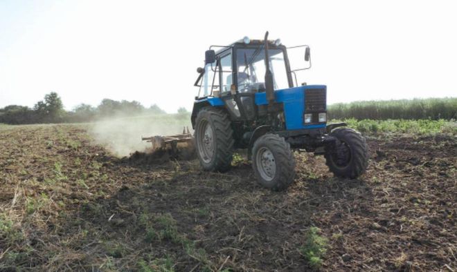 男子在自家農田中酒駕，被吊銷執照罰款2000，男子不服告上法庭！