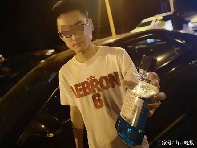男子堅稱沒酒駕，一吹氣酒精值119！警察看到車裏這東西，放行了